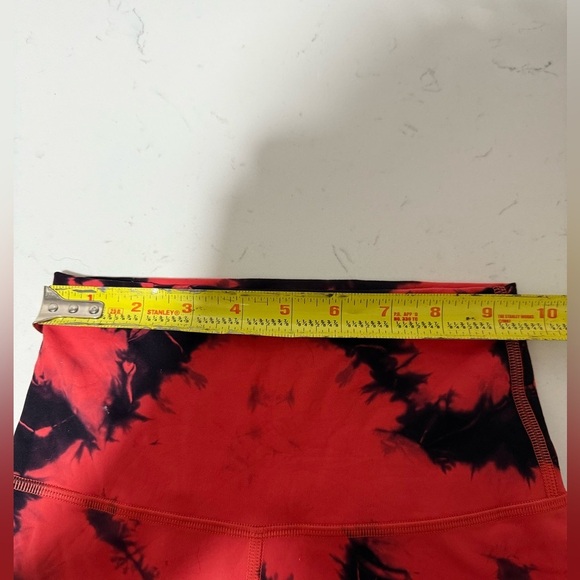 Lululemon Align Tie-Dye Bike Shorts – Red & Black, Size 2 - Picture 9 of 10